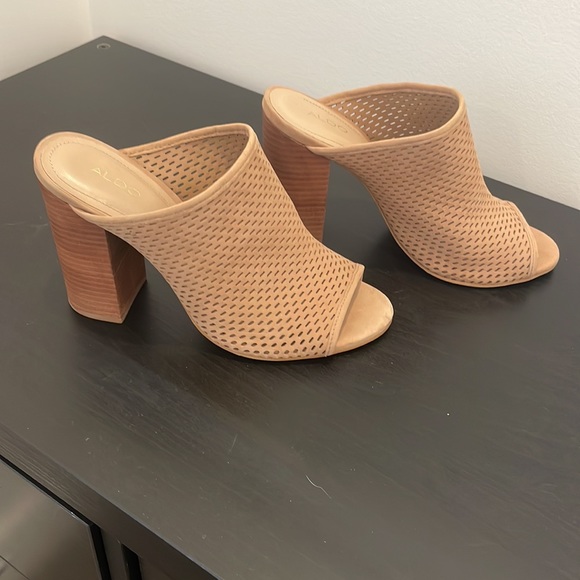 Aldo slip on heals in medium beige. Worn once - Picture 3 of 6